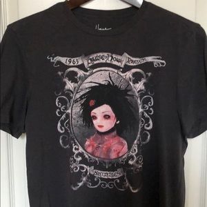 HOWE t-shirt gothic punk graphic print size small